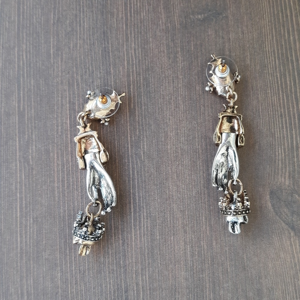 King & Queen Royal Hand Crystal Skull Earrings_3
